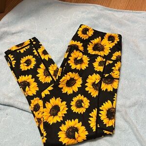 Constantly Varied Gear Sunflowers capri leggings